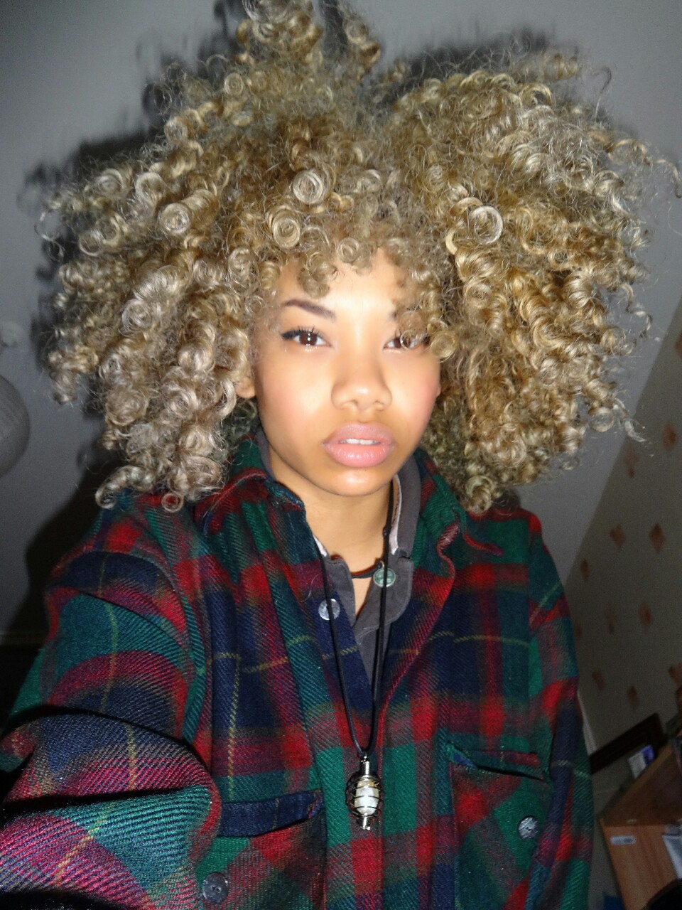 londonsblasian:  Throwback. Them grey/ash curls deyahhh. 