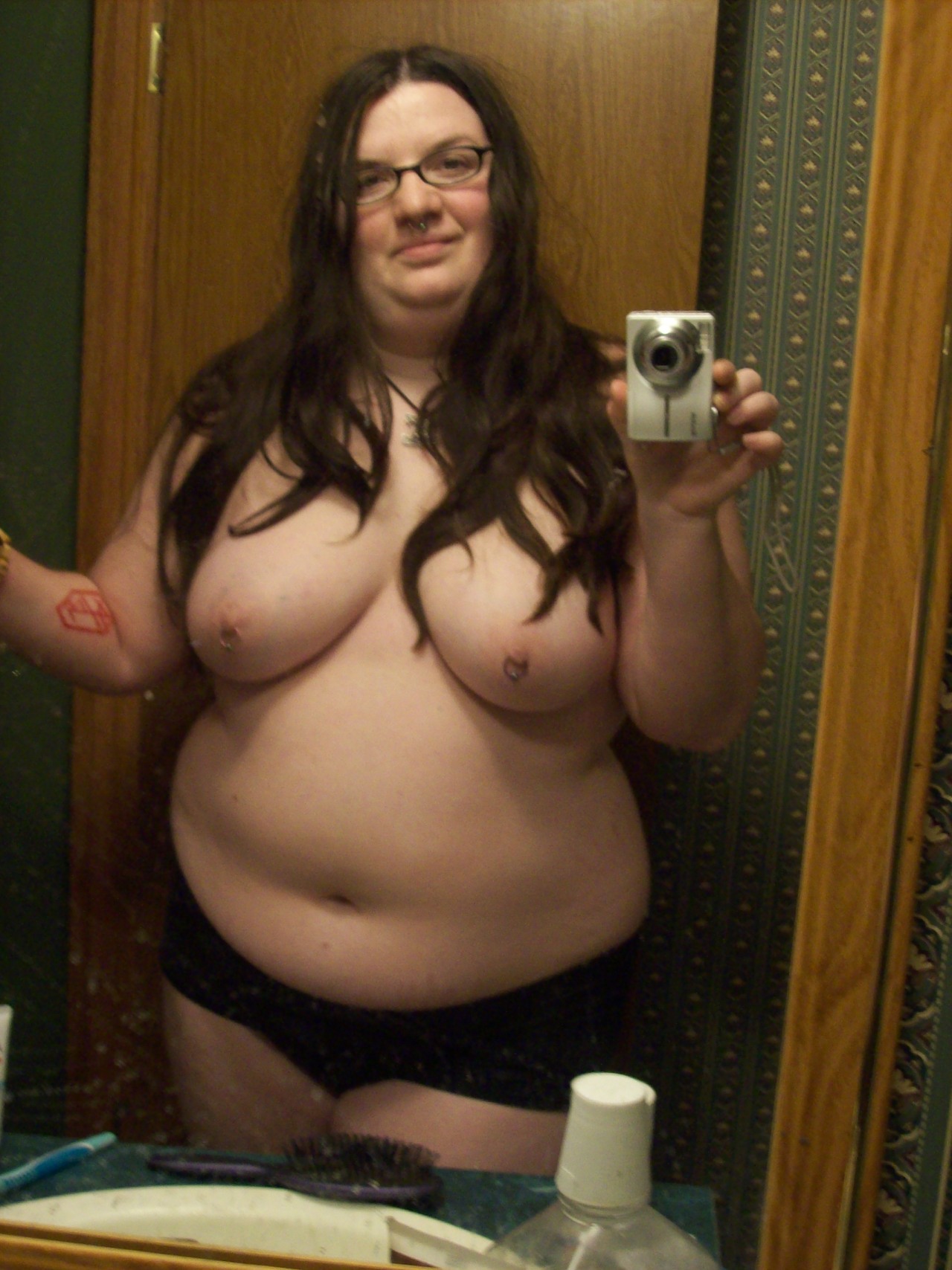 chubby-bunnies:  Lisa 26yrs USA 18-20 Because this is one morning where I woke up