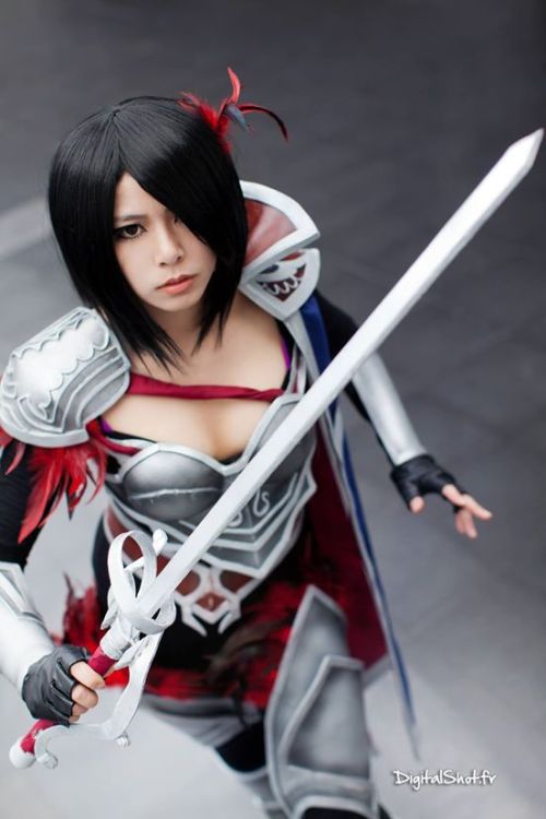 league-of-legends-sexy-girls: Fiora Cosplay