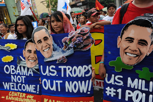 beemill:Protests Erupt as Barack Obama Signs Philippines Military DealThe signing of a controversial
