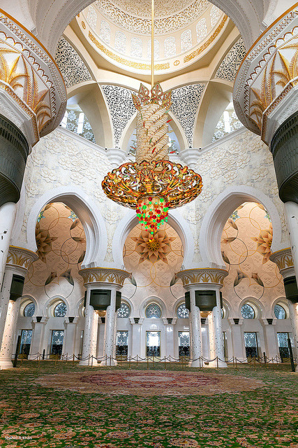 Interior of Sheikh Zayed Mosque, Abu Dhabi / UAE (by Shahid A Khan).