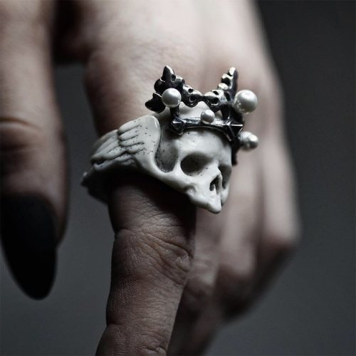 #macabregadgets ULMER RING | MACABREGADGETS.COM#fashionjewelry #medievalinspired #redjewelry #skullr