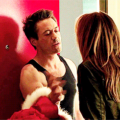 lolawashere:robertdowney:This is Robert’s black tank top appreciation post.Oh, can we appreciate the