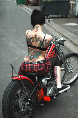 biker-queens:  Biker QueenBiker Queen on