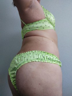 saaraahka:Idk if green is my colour 