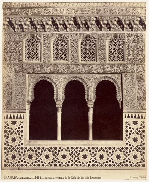 Ventana de la Sala de las dos hermanas, Alhambra, Granada, 1875, Juan Laurent. Albumen silver print.