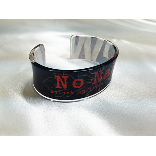 New acrylic bangles featuring Shingeki! Kyojin Chuugakou elements will soon be released! The three design options are Armin’s duvet pattern, Attackers band logo, and No Name band logo!Release Date: March 2016Retail Price: 1,296 Yen
