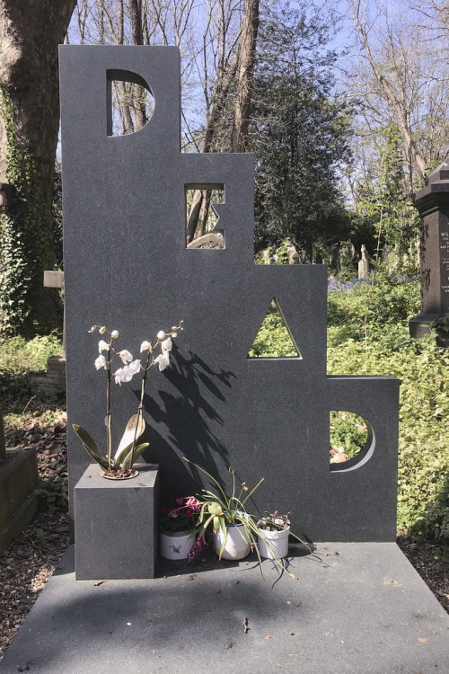 nevver:Highgate East Cemetery, Phil Beard