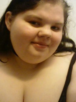 casually-collared:  Took some cute selfies while playing around before my shower :3  She have a beautiful smile
