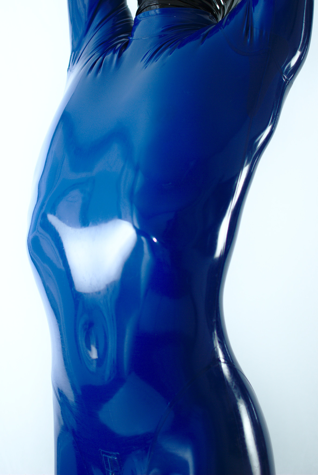 aglimmerofdark:  ♫Blue moon…