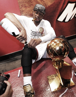 -heat:  3 TIME CHAMPION Dwyane Wade pouring