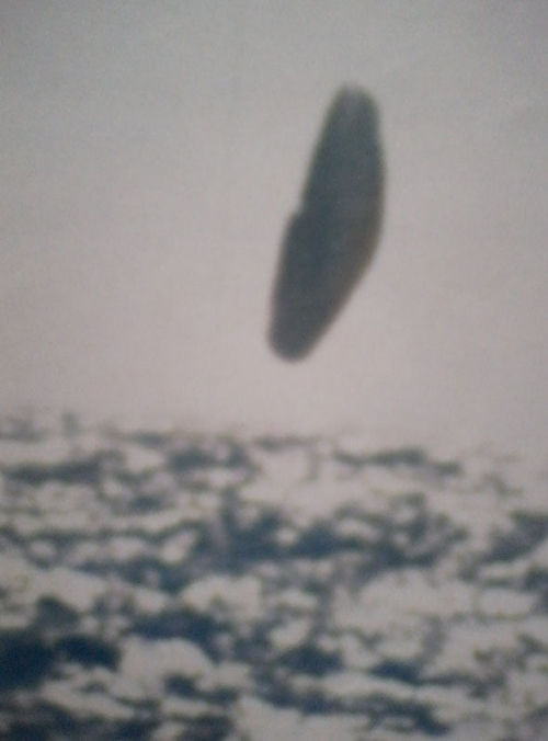 unexplained-events:USS Trepang’s UFO Sightings These images of UFOs are said to be taken from the US