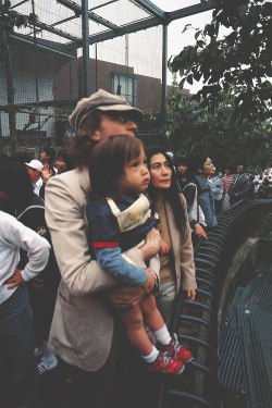 beatlegirlsworld:  The Lennon family at the zoo. 
