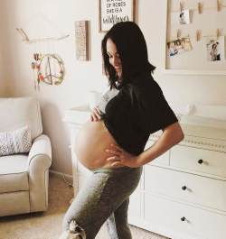 briebellasource:    thebriebella: 37 weeks and starting to only fit in my husband’s clothes! 🌼 #birdiejoedanielson  