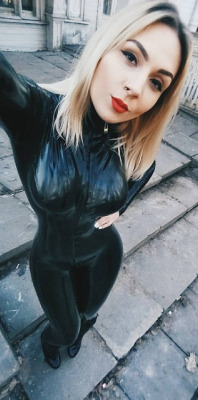 ilovelatex-blog:Photo https://analatex.tumblr.com/post/163243741839