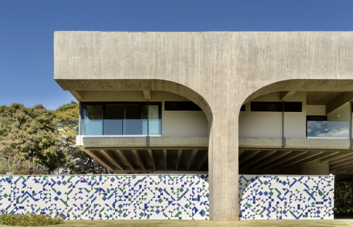 sosbrutalism:The Residência José da Silva Neto, designed by the Brazilian architect João da Gama Fil