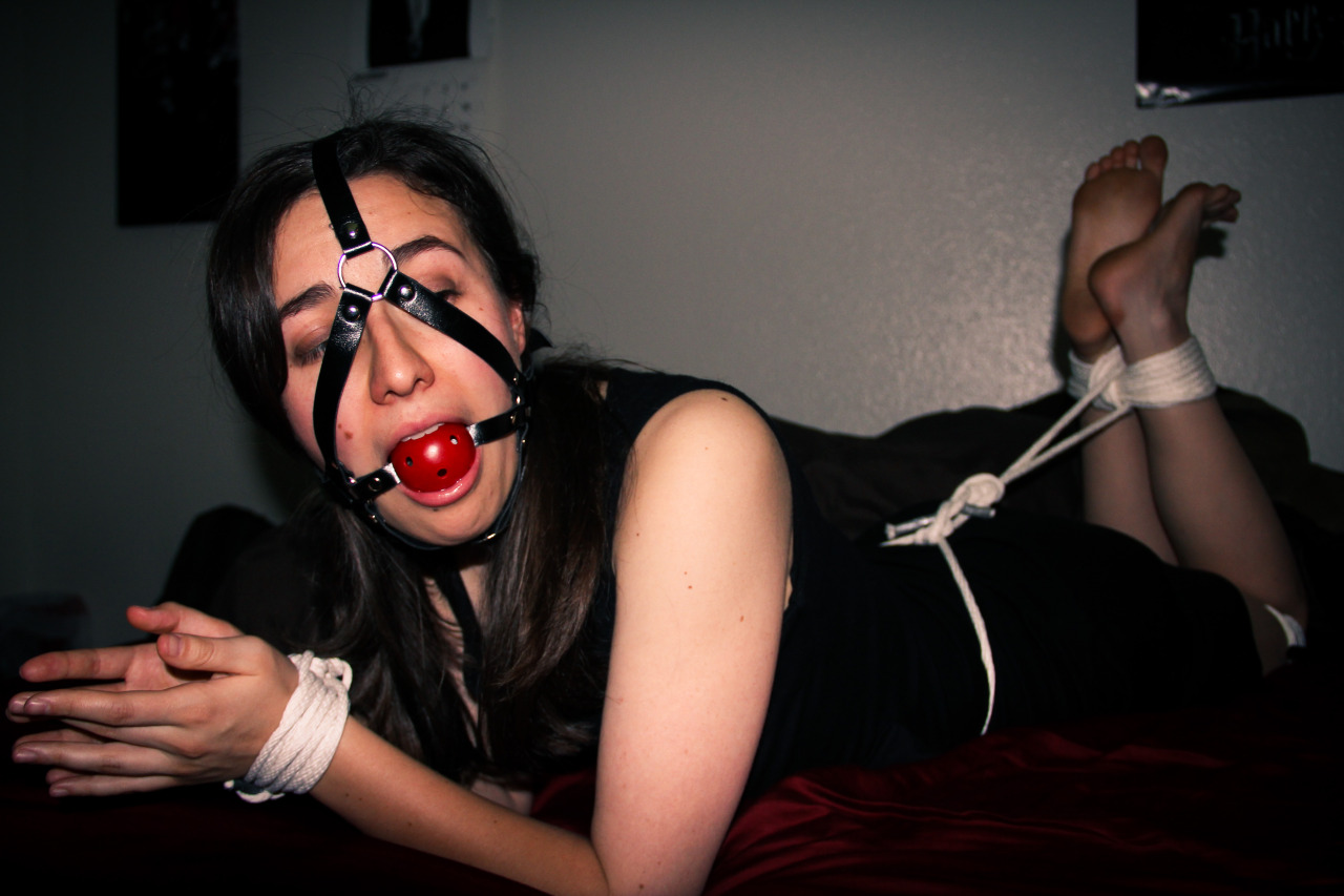 her-silent-face:  Head on over to my deviant art page is you’re interested in custom