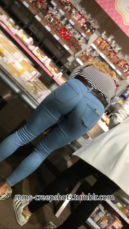 mms-creepshots: We were all checking out some cake