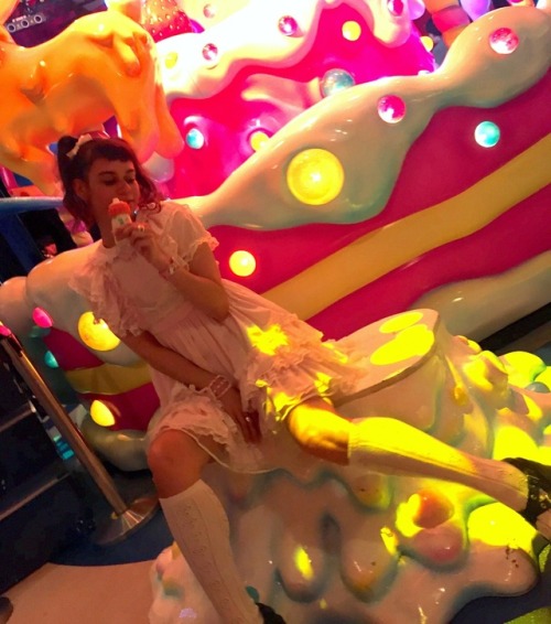   My diapered trip to Tokyo – part 2 (8 pics)When I was in Tokyo I felt so much at home. It was babygirl heaven when I visited the Kawaii Monster Cafe. My friend Fabian-abdl took these supercool pictures. Xx EmmaSee 8 pics on my blog:https://abdlgirl.com/