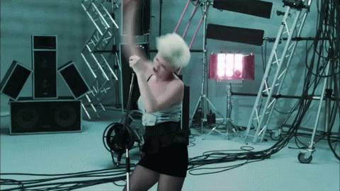 fromlampstoowen:  Dancing on my own - Robyn