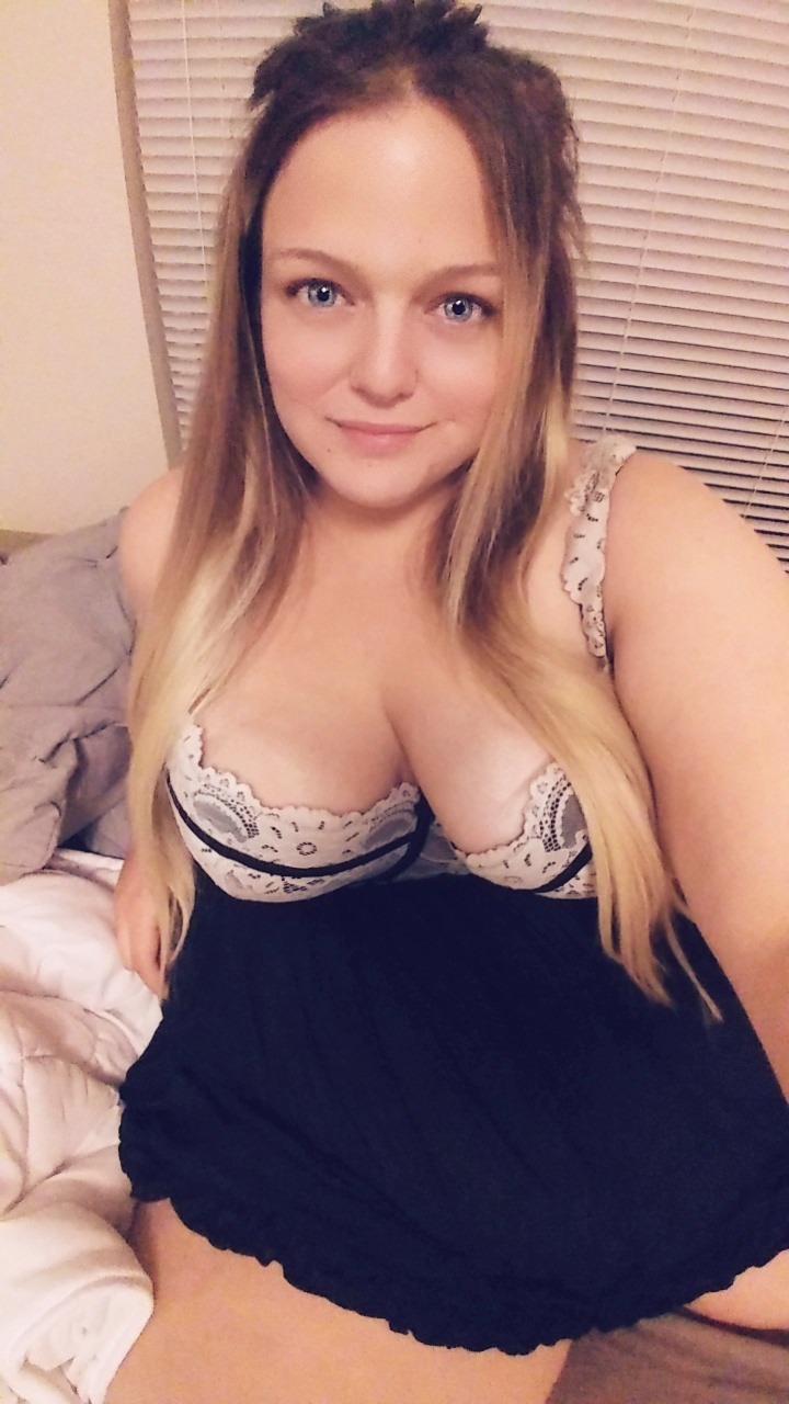 hugelovedezire:  Cum to bed with me tonight? 🌼🌈🌻💘