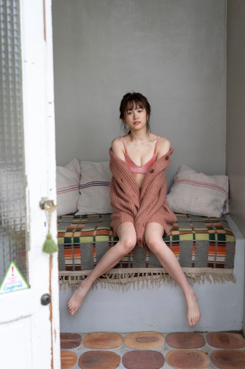 quail69navel:  deepbluetomato:  尾碕真花     