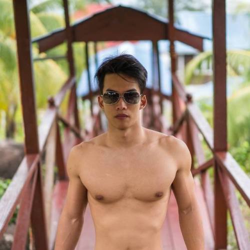 sjiguy:Dayummm ex-ACJC swimmer Ryan Ong’s adult photos