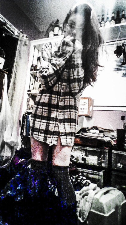 So flannel and knee socks today. Because i was too lazy to pants. 