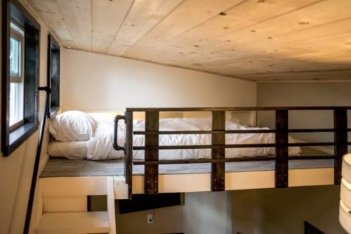 dreamhousetogo:  An AirBnB tiny house for rent in Seattle, WA https://www.airbnb.com/rooms/6482409 