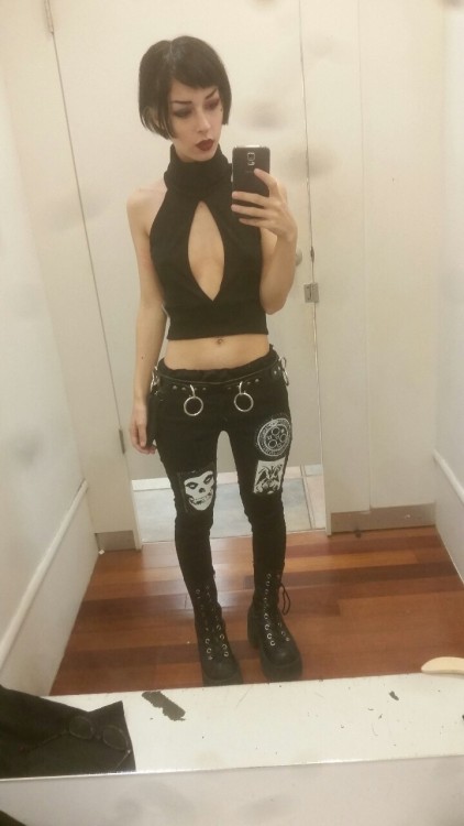 cockyvonmurdertits:  This top tho