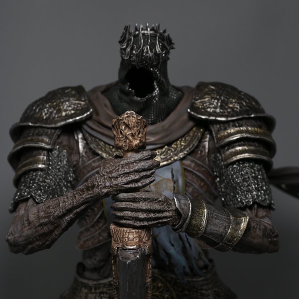 lordranandbeyond:  Bandai Namco released some new images of the Lord of Cinder figurine