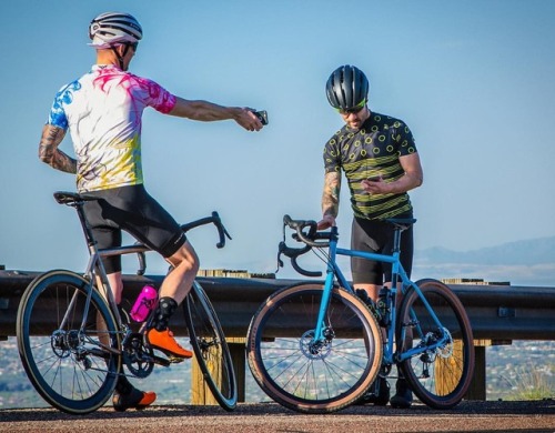 t6ryan: Caption this. #MtLemmon #RideMetal #cycling #madeintheusa #captionthis #TwinSix (at Mount Le