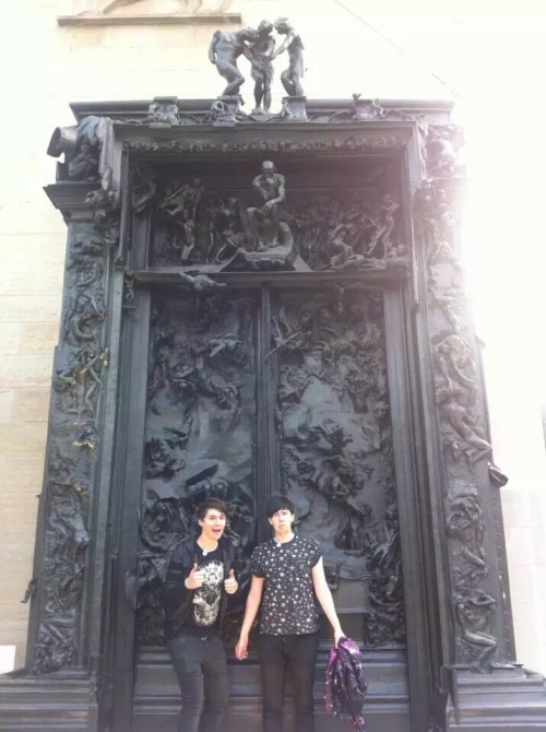 placentaflavoredribena: phantasticalbeings: thephandragon: September 8, 2013 why is dan so happy he&