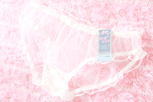dollyful:  Panties from Cutie Mori  Use the discount code doll for 5% off of anything! 