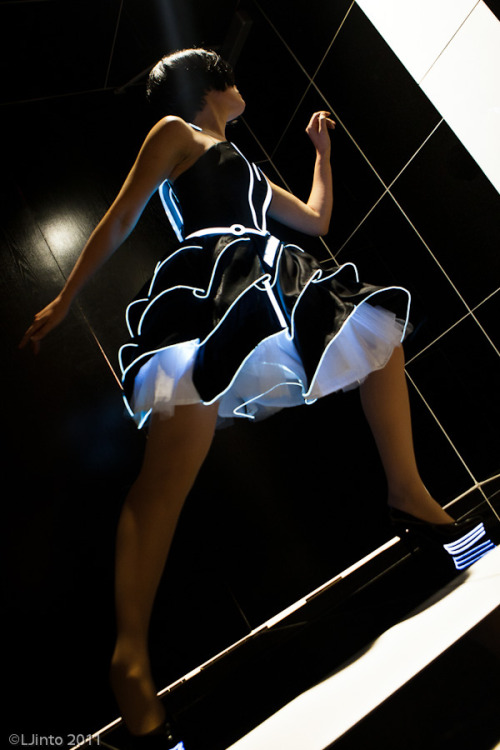 XXX redbobes:  ianbrooks:  Tron Prom Dress by photo