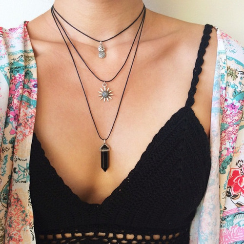 evincibly:  crop tops - necklaces - kimonos  Oooh ohhh we have the same cardigan and necklace. Must 