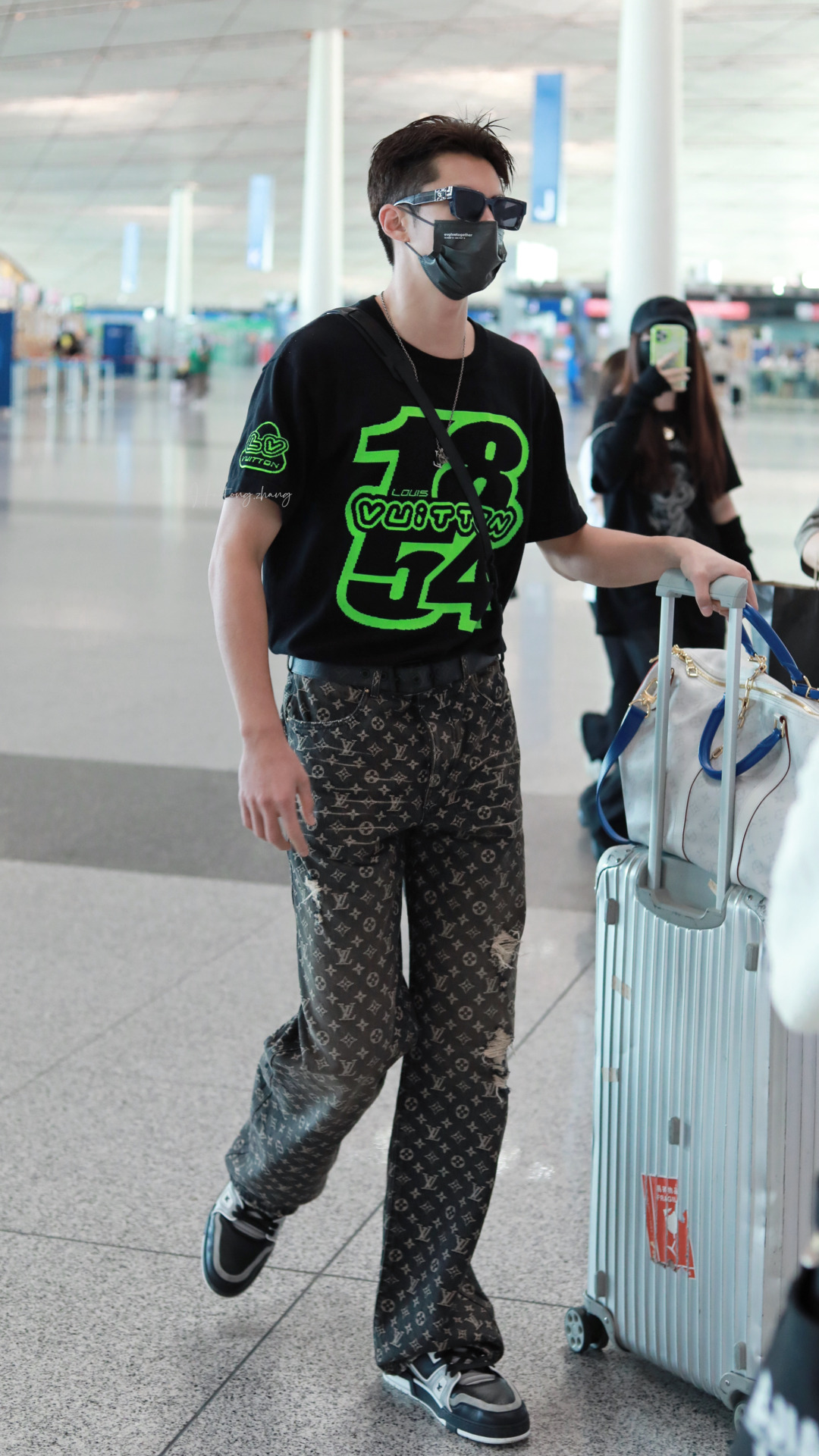 Dylan Wang 1220 on X: In airport. all eyes to Dylan's outfit