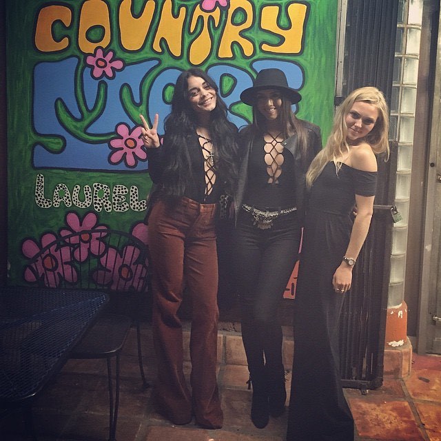 vanessahudgens:  Ladies who dine together, twin together. 😳😝😘❤️