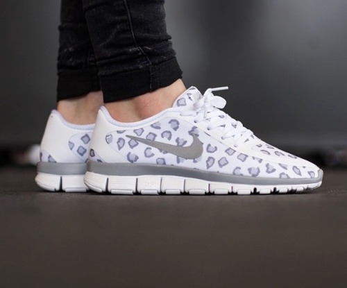 passionatenikeaddicton:Nike Wmns Free 5.0 V4 NS Print “White/ Wolf Grey- Pure Platinum”