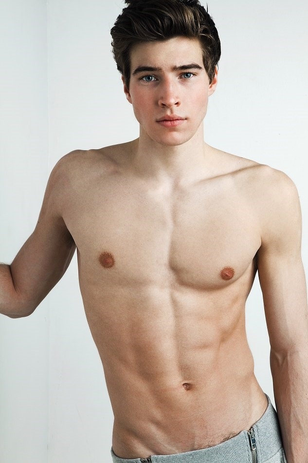 shirtlifting:  Trey Baxter