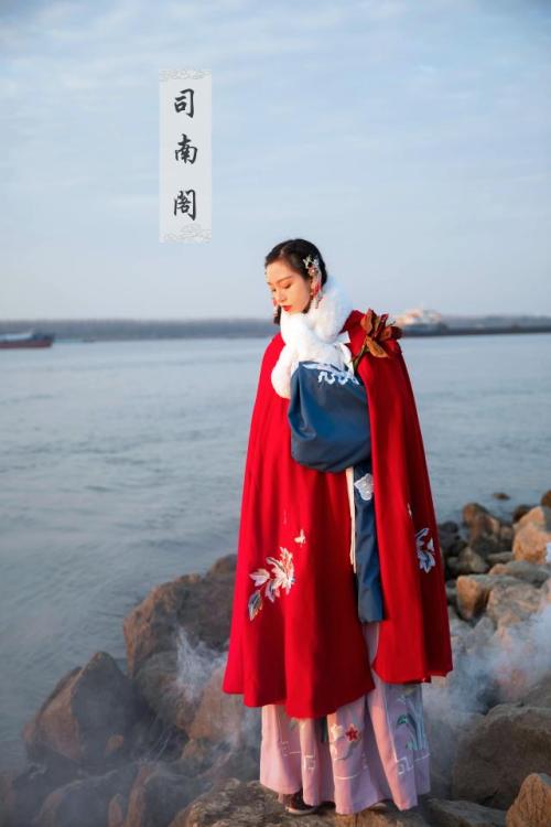 Traditional Chinese hanfu by 司南阁