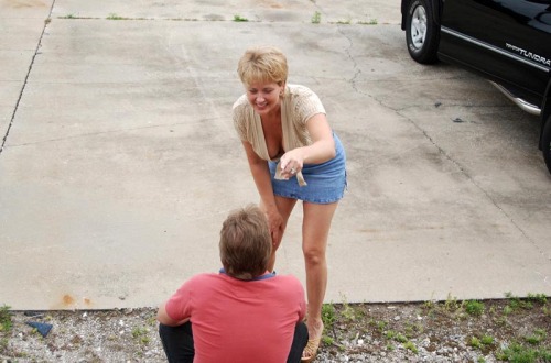 erobliss:  When her car broke down, this guy was willing to help her, for a counter favor! 