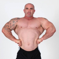 musclelovergr:  Muscle daddy Mike Debenham