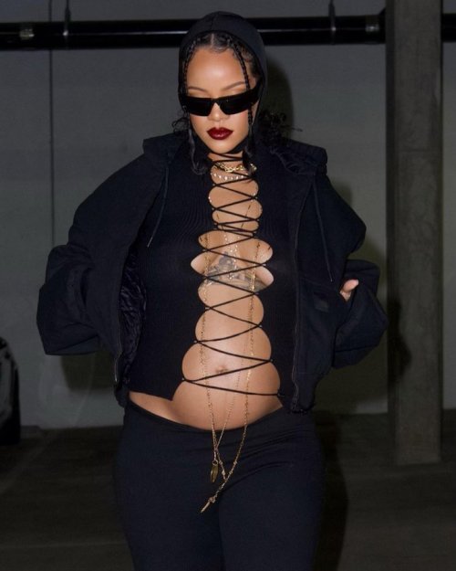 rihanna: all black everything.