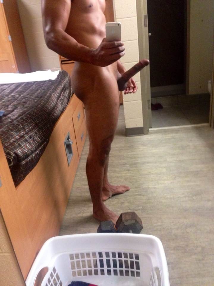 hottiesofthiscentury:  leonrob2041:  blaqbullet:  tastyblkman:  Unexpected goodness