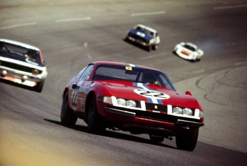 frenchcurious:Ronnie Bucknum / Wilbur Pickett (NART - Ferrari 365 GTB/4 Daytona #12547) 24 Heures de Daytona 1970. - © The Enthusiast Network / Getty. - source Carros e Pilotos.