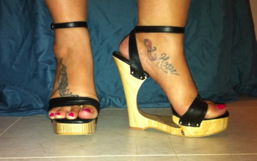 bjproductions365:  footfantasy28:  Ready for a night out! Wearing my CFM shoes! (Come Fuck Me) Think