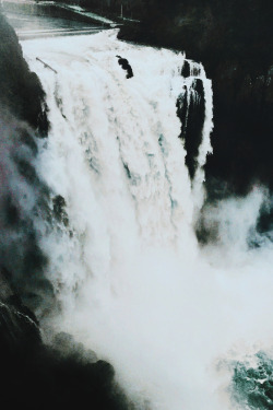 envyavenue:   Snoqualmie Falls by Berty Mandagie