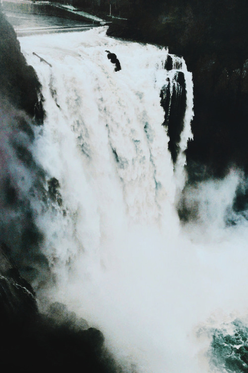 envyavenue:   Snoqualmie Falls by Berty Mandagie 