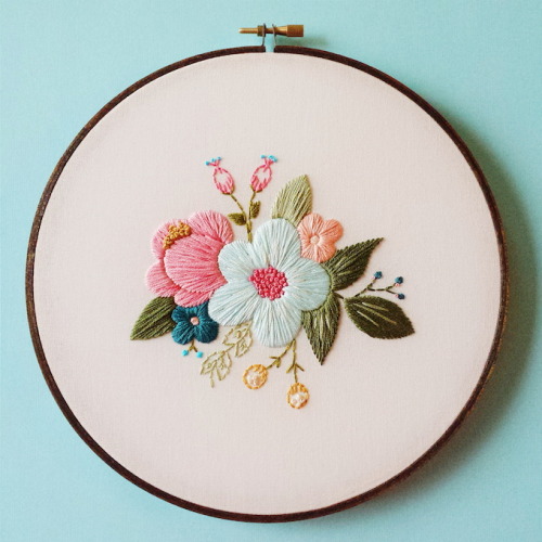 thelingerieaddict: textilestejidos: brwnpaperbag: Vibrant embroidered hoop art by Cinder &amp